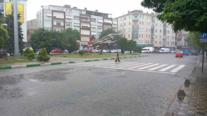 Kırklareli'nde sağanak yağış: Cadde ve sokaklar göle döndü