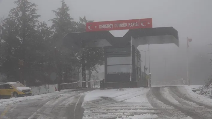 Kırklareli'nin yüksek kesimlerinde kar yağışı etkili oluyor