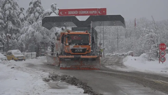 Kırklareli'nin yüksek kesimlerinde kar yağışı etkisini sürdürüyor