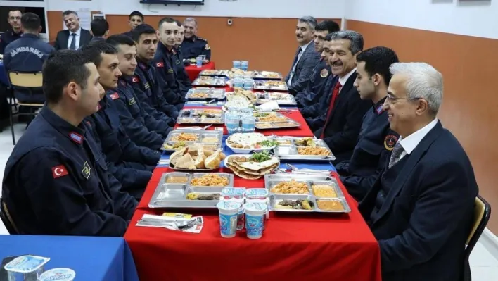 Kırklareli valisi jandarma personeli ile iftarda buluştu