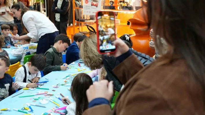 Kırmızı Karavan'ın ev sahipliği yaptığı Çocuk Festivali gerçekleşti