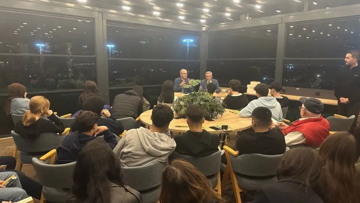 Kitap Günleri'nin ilk söyleşisi Akse Kitap Kahve'de