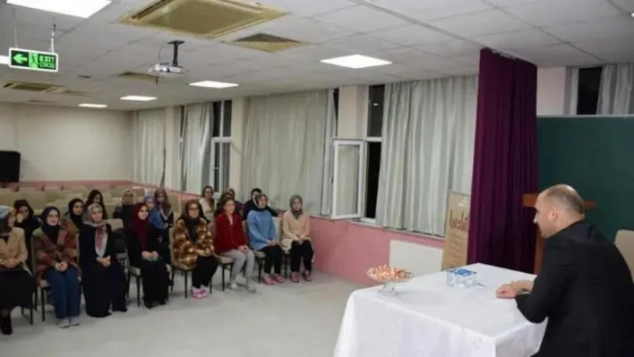 Kız yurdunda bulunan öğrenciler ile program yapıldı