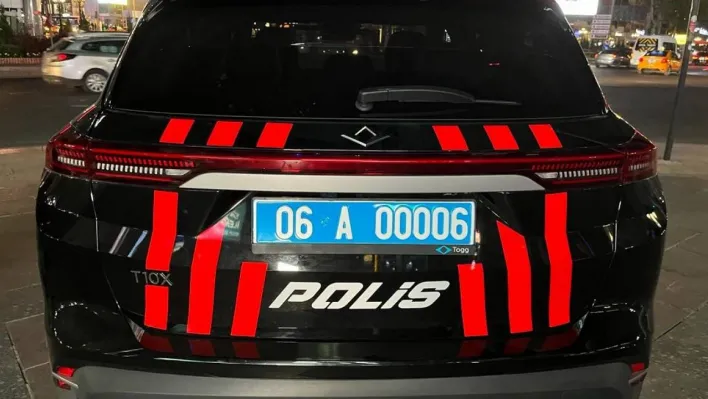 Kızılay Meydanı'nda polis aracı Togg görevde