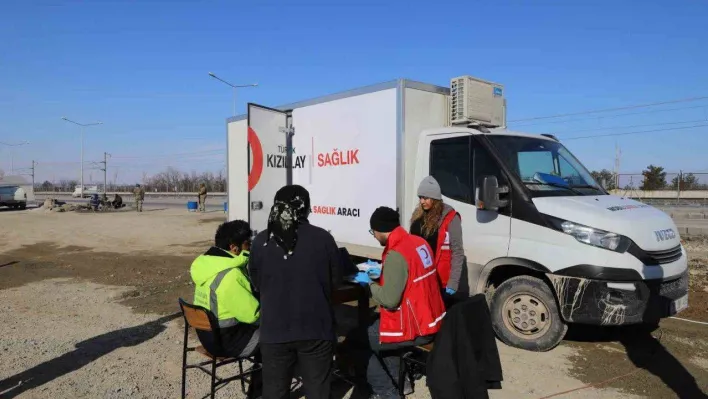 Kızılay mobil sağlık araçları ilk gün 600'den fazla depremzedeye ulaştı