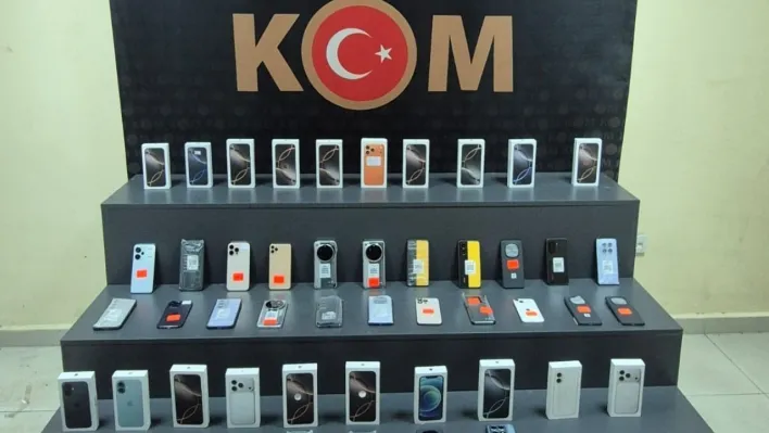 Kocaeli'de 3 milyon TL'lik gümrük kaçağı telefonlar ele geçirildi