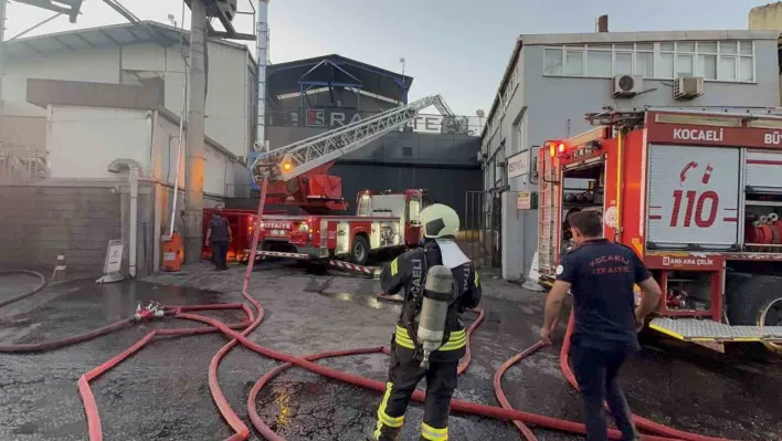 Kocaeli'de demir çelik fabrikasında yangın