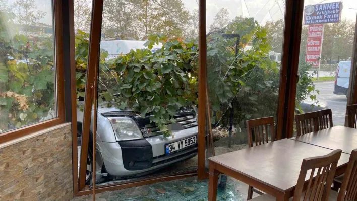 Kocaeli'de kontrolden çıkan otomobil dehşet saçtı: 1 ölü, 3 yaralı