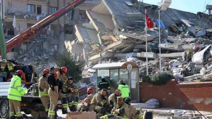 Kocaeli'den gelen ekip acı gerçeği ortaya çıkardı: Binalarda deniz kumu kullanılmış