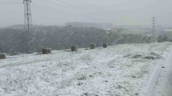 Kocaeli'nin yüksek kesimleri beyaza büründü