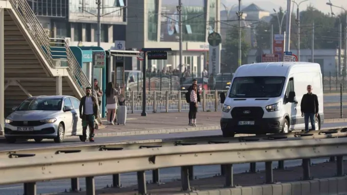 Kocaeli, Sakarya, Düzce ve Bolu'da 'Ata'ya saygı' için hayat durdu