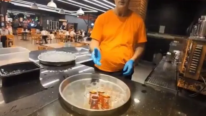 Köfteci Yusuf'ta kuryelerin yüzünü güldüren sıcak jest