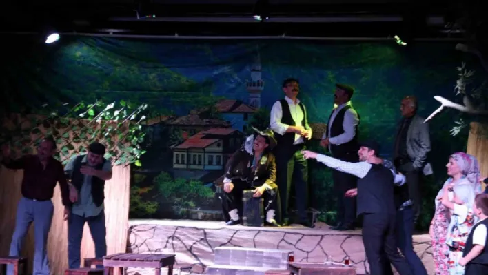 Komşu köyün delisi' yeni sezon da kapalı gişe