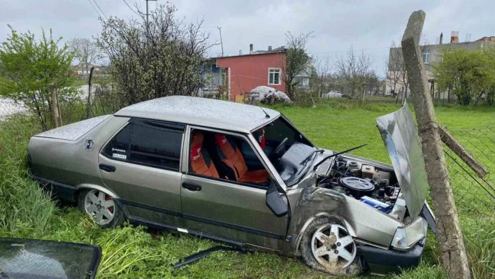 Kontrolden çıkan araç yol kenarındaki bahçeye uçtu