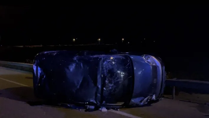 Kontrolden çıkan hafif ticari araç takla attı : 3 yaralı