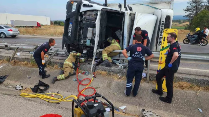 Kontrolden çıkan kamyon devrildi: 1 ağır yaralı
