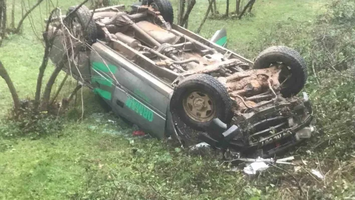 Kontrolden çıkan kamyonet tarlaya devrildi: 5 yaralı