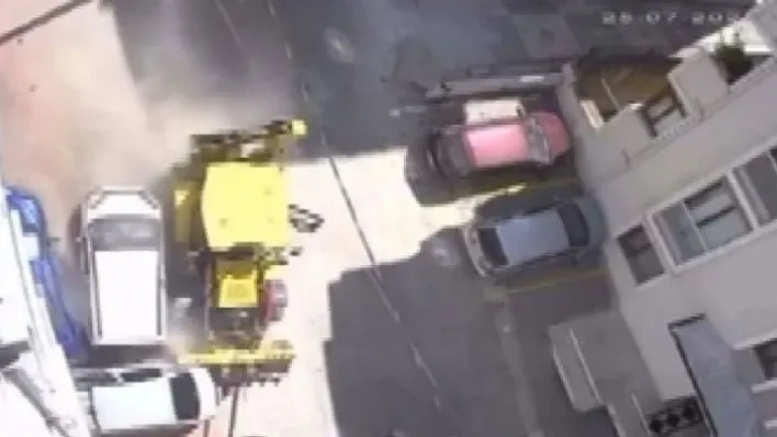 Kontrolden çıkan kepçe dehşet saçtı