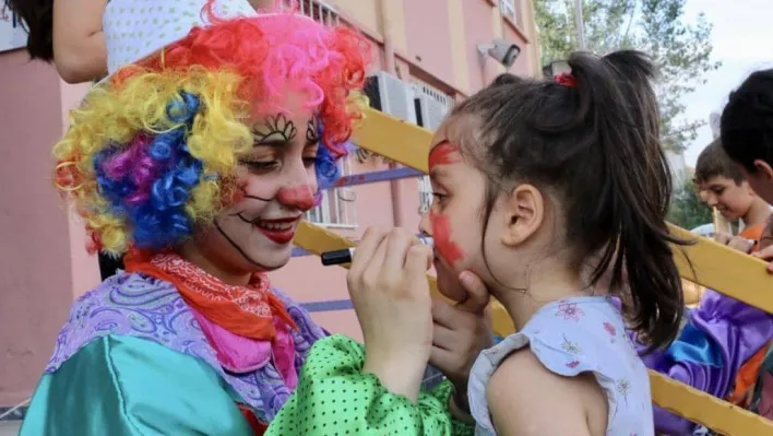 Körfez'de çocuklar şenlikte eğleniyor