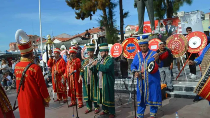 Körfez Yörükleri Cumhuriyetin 100. yıldönümünü mehteran ve pilav-keşkek hayrıyla kutladı