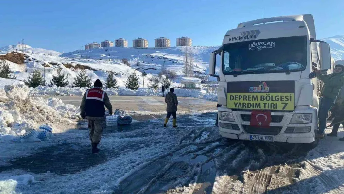 Köylerdeki depremzedelere orman personeli yetişiyor