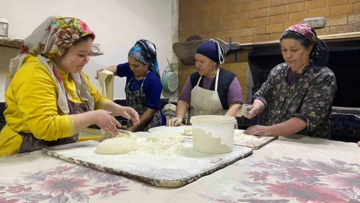 Köylü kadınlar depremzedeler için seferber oldu