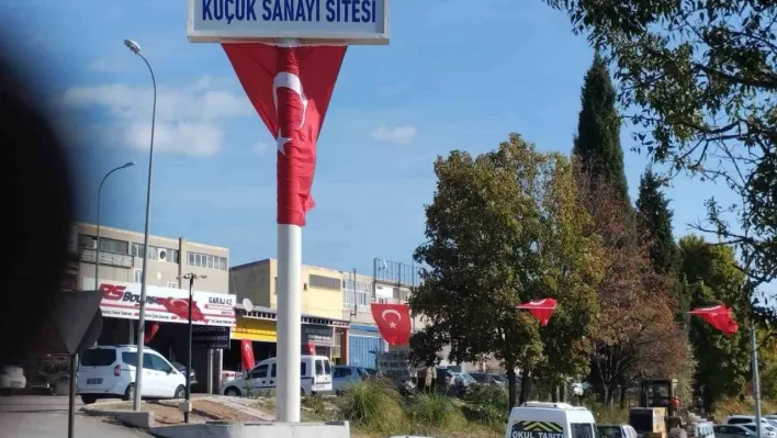 Küçük Sanayi Sitesi Türk bayraklarıyla donatıldı