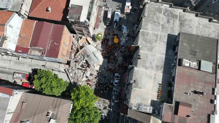 Küçükçekmece'de çöken 3 katlı binanın bulunduğu alan havadan görüntülendi