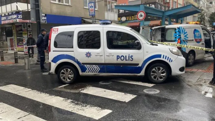 Küçükçekmece'de doğal gaz kaçağı nedeniyle yol kapatıldı