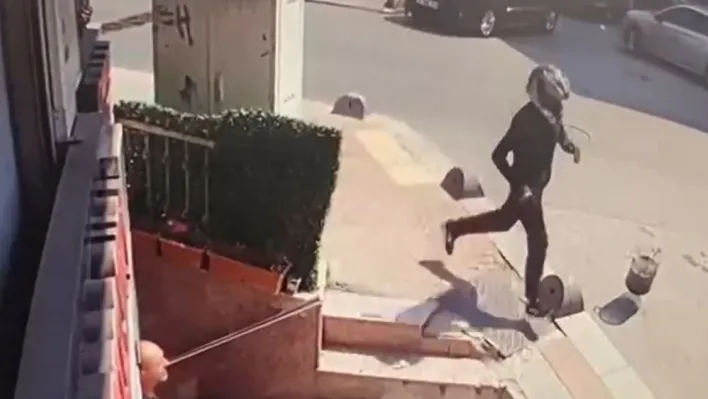 Küçükçekmece'de silahlı saldırıya uğrayan şahıs yaralandı, kasklı şüpheli kaçtı