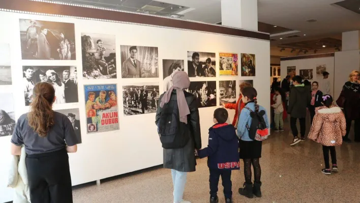 Küçükçekmece'de usta oyuncu Ahmet Mekin'in yaşam serüveninin anlatıldığı sergi açıldı