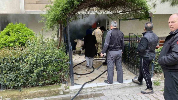 Küçükçekmece'de yangın paniği: 1 kadın ağır yaralandı