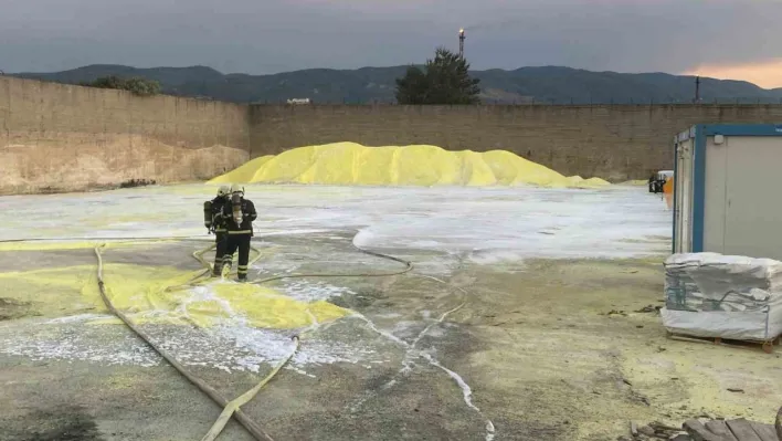 Kükürt deposundaki yangında kimyasal duman paniği