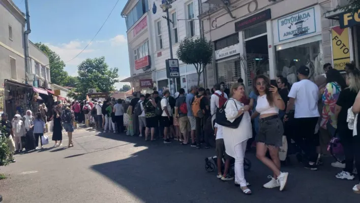 Kurban Bayramı'nın üçüncü gününde vatandaşlar Adalar'a akın etti