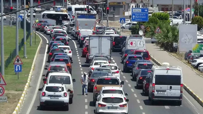 Kuzey Ege'de trafikte dönüş yoğunluğu başladı