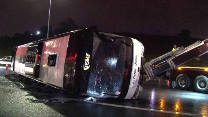 Kuzey Marmara Otoyolu'nda yolcu otobüsü devrildi