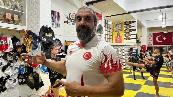 Lakabını resmi kimliğine taşıdı: MMA Dünya Şampiyonu Hakan İtmiş, 'Rambo Hakan' oldu