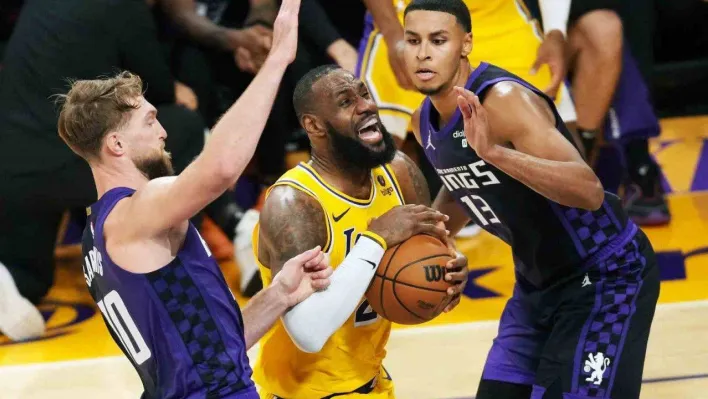 Lakers'ta LeBron James'in triple-double performansı galibiyete yetmedi