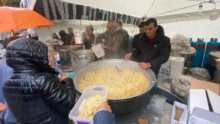 Lapseki Belediyesi deprem bölgesinde iftarlara başladı