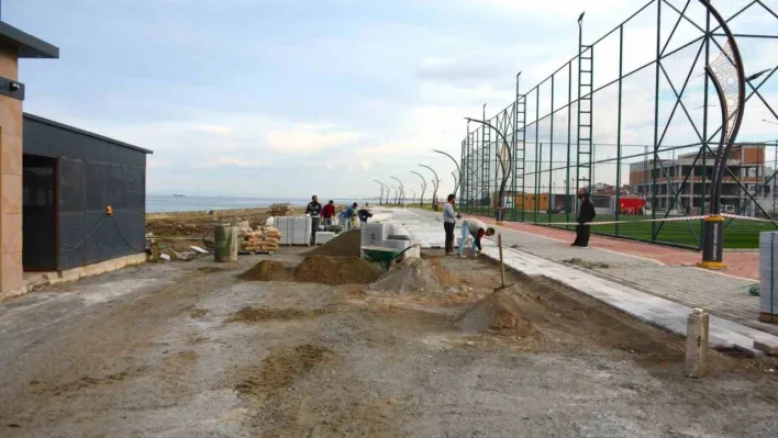 Lapseki Belediyesi ekipleri, ilçe genelinde çalışmalarını sürdürüyor