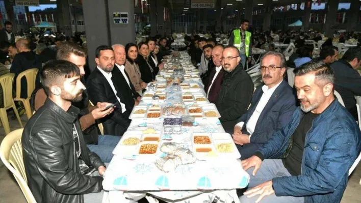 Lapseki Belediyesi'nin Ramazan iftarları sürüyor