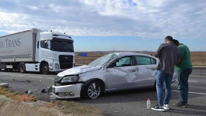 Lastiği patlayan otomobil takla attı, yabancı uyruklu sürücüsü yaralandı