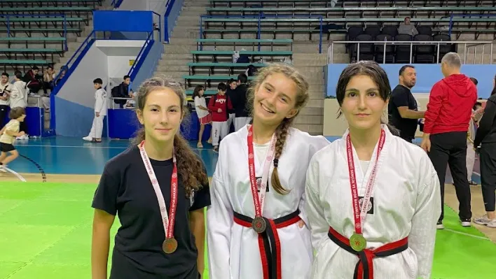 Lider Taekwondo Spor Kulübü, Kırklareli'nde Madalyaları Topladı