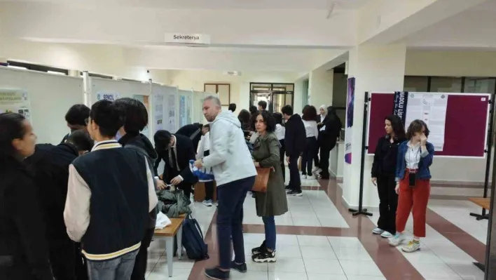 Liseli Genç Bilim Adamları projeleri ile göz kamaştırdı