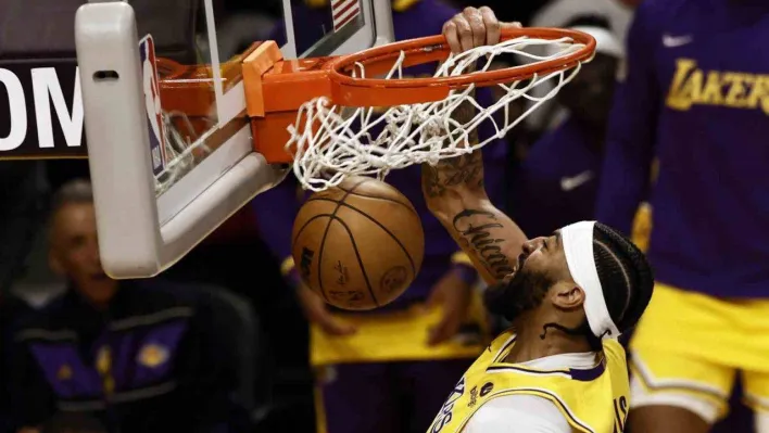 Los Angeles Lakers ve Atlanta Hawks play-off'lara yükseldi