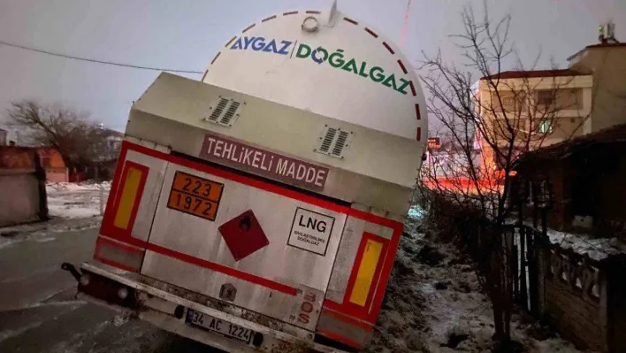 LPG yüklü tanker devrildi