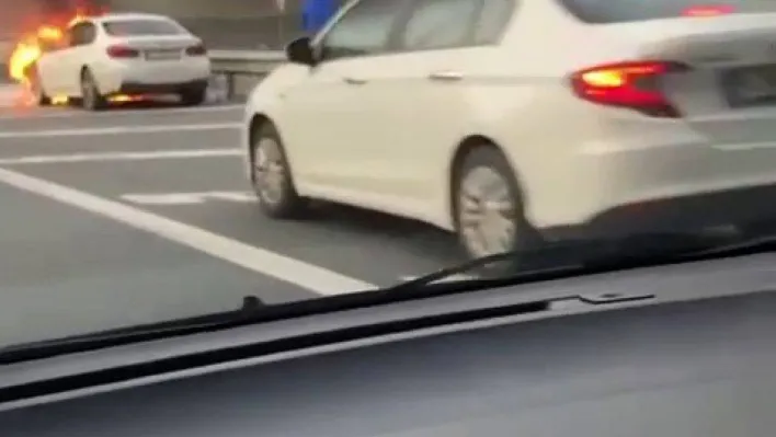 Lüks araç trafikte alev alev yandı