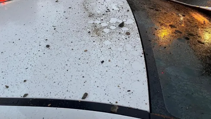 Lüleburgaz'da üst geçitten beton parçaları düştü: Sürücü faciadan döndü