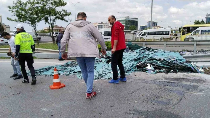 Maltepe'de kamyonet yan yattı, camlar yola savruldu