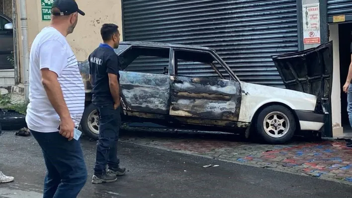 Maltepe'de kontağı çevirdi, araç alev aldı